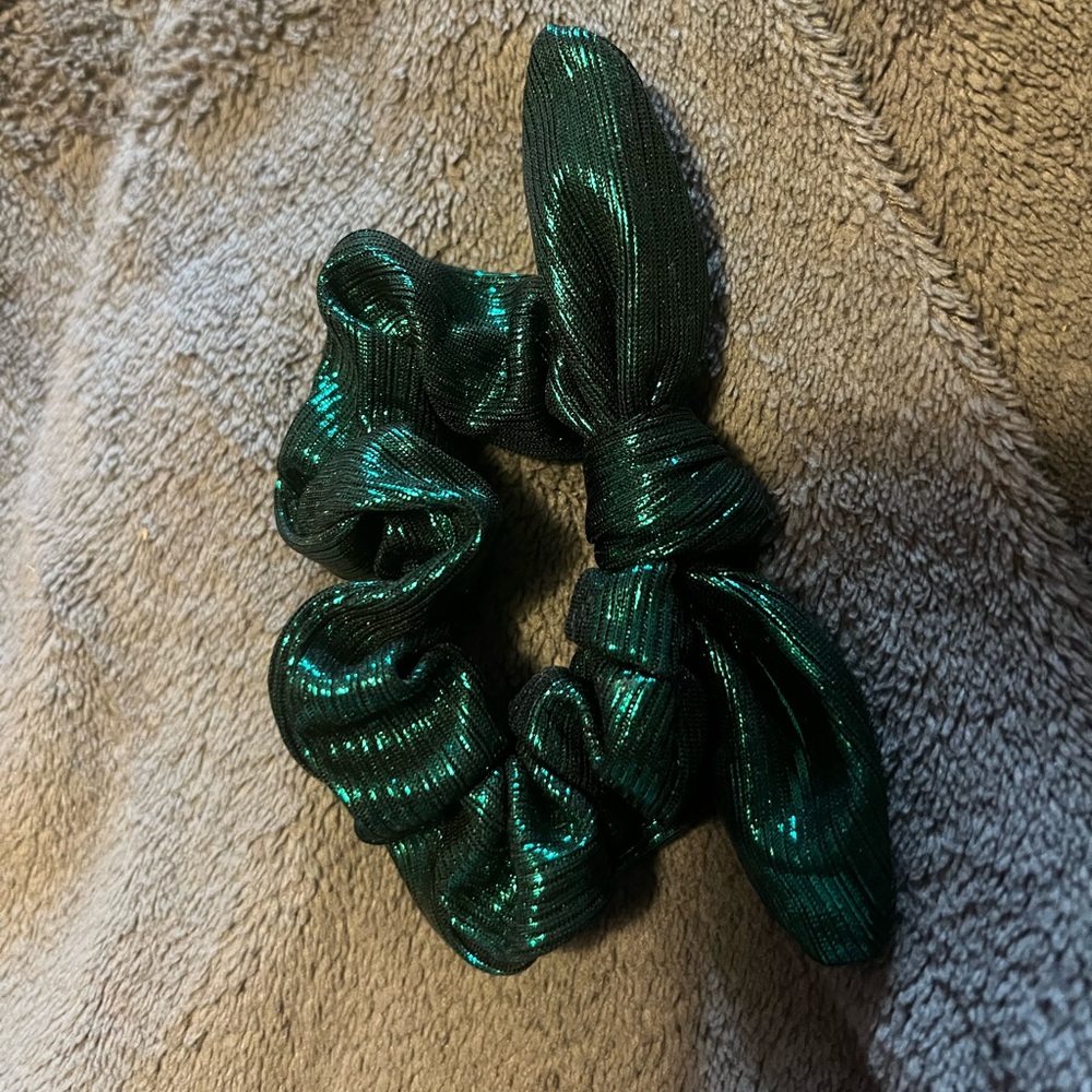 Hair tie